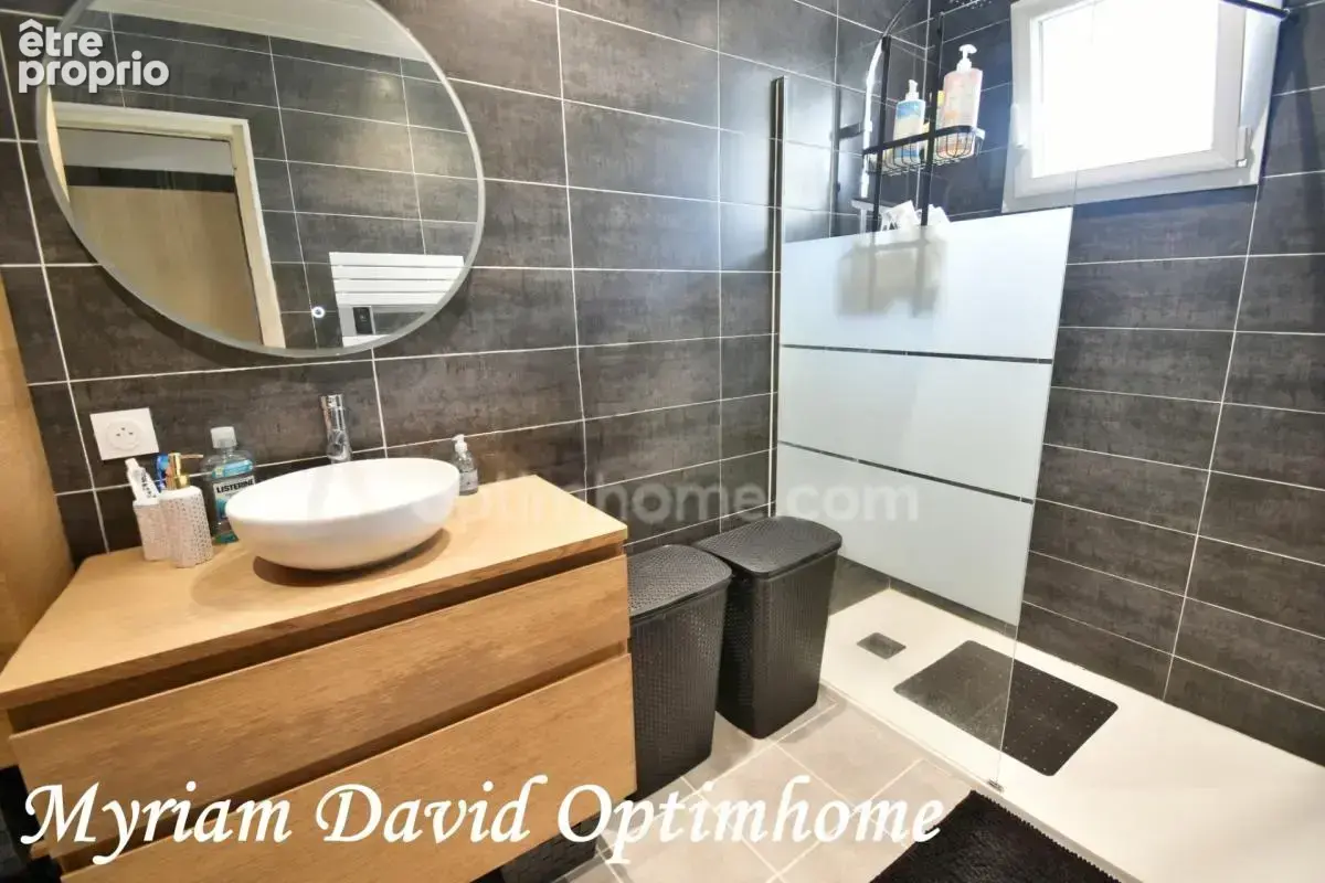Maison rénovée 128 m² – 5 chambres – Sous-sol complet – Proche centre-ville de Rostrenen - photo 10