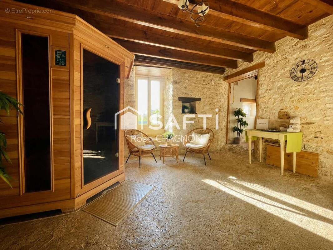 Maison 296 m² à La Caillere-Saint-Hilaire  - photo 8