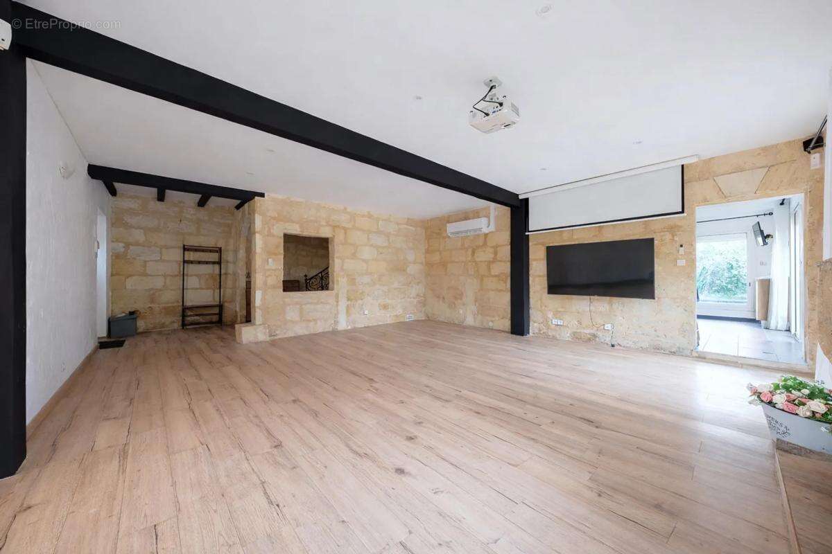 Maison à AMBARES-ET-LAGRAVE