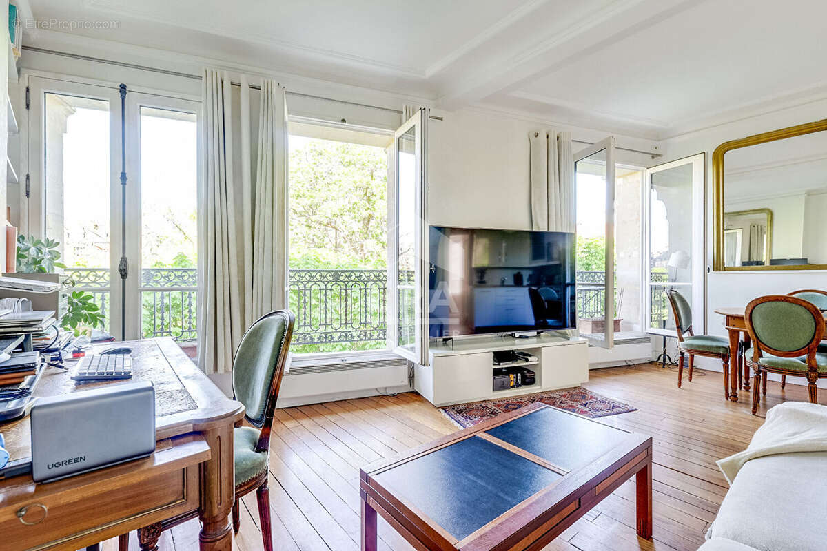 Appartement à PARIS-17E
