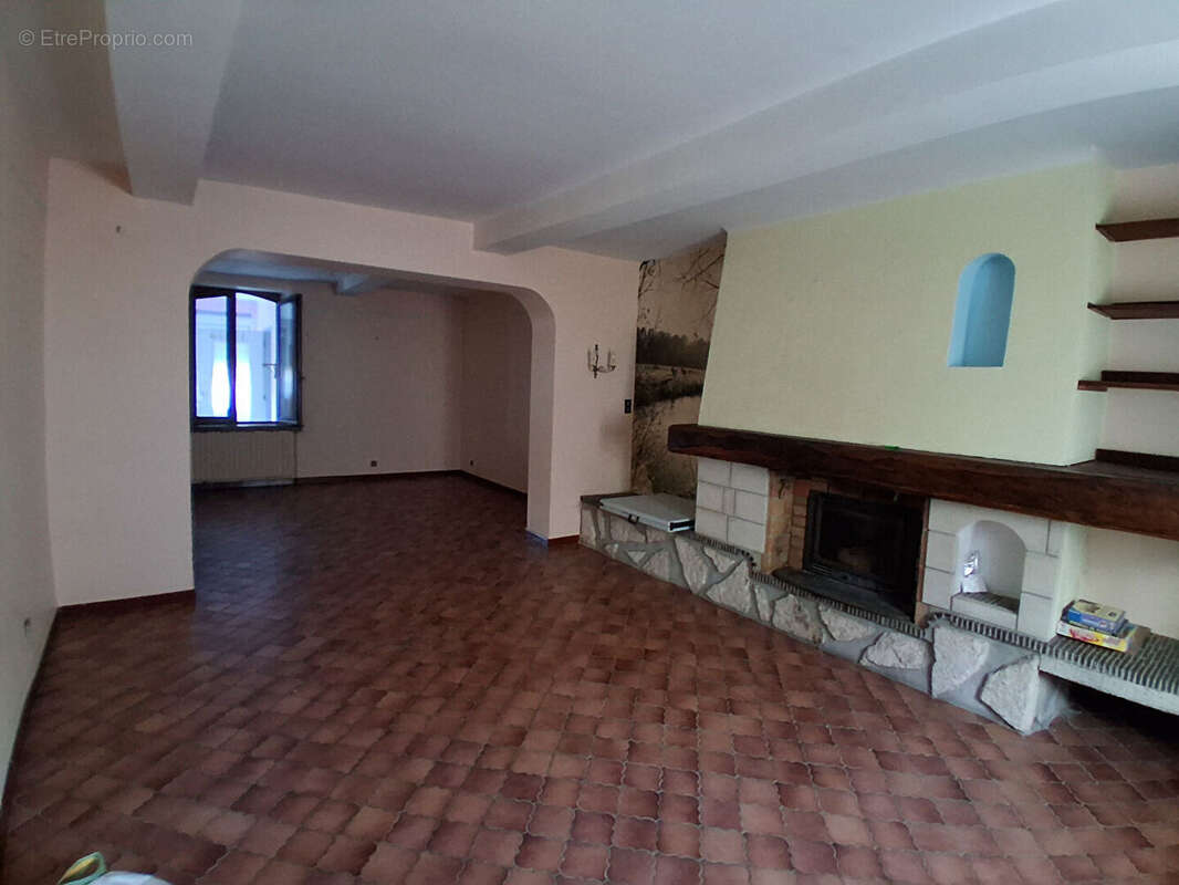 Maison à ETREAUPONT