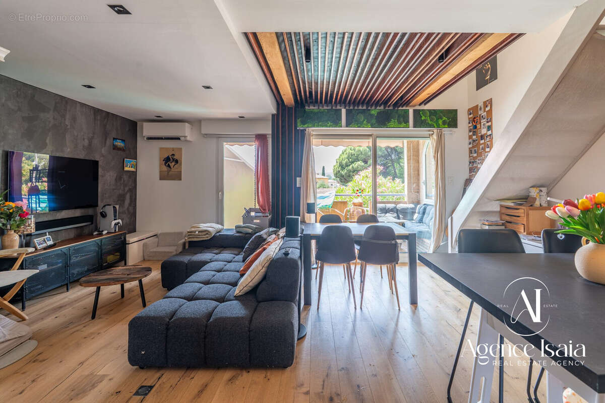 Appartement à BORMES-LES-MIMOSAS