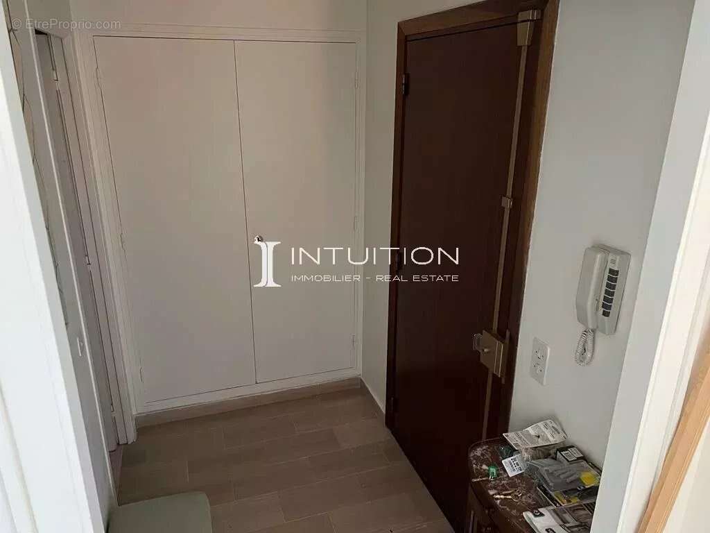 Cannes - Croix-des-Gardes : Appartement rez-de-jardin dans une résidence avec piscine d'une superficie totale de 44,06 m² - photo 8