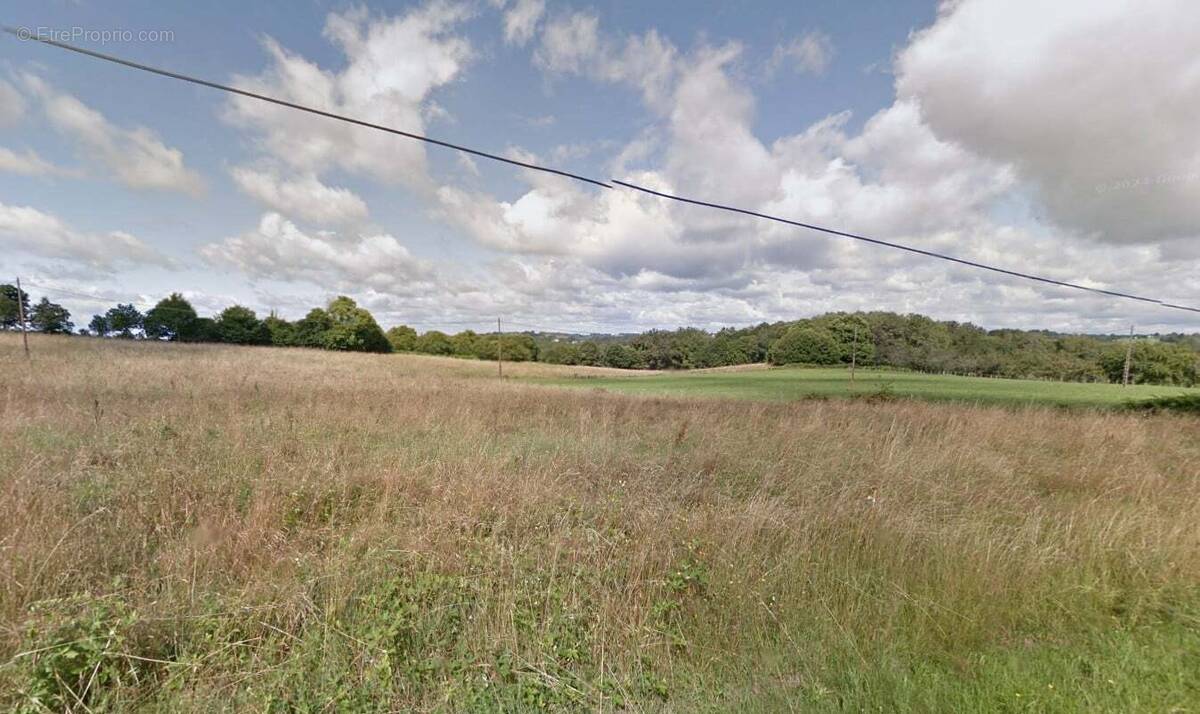 Terrain à MENEVILLERS
