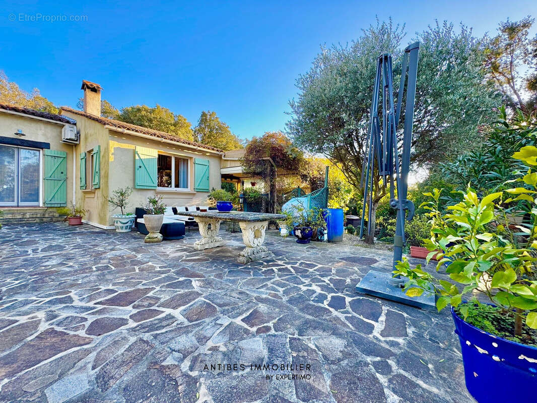 Maison à LA GARDE-FREINET