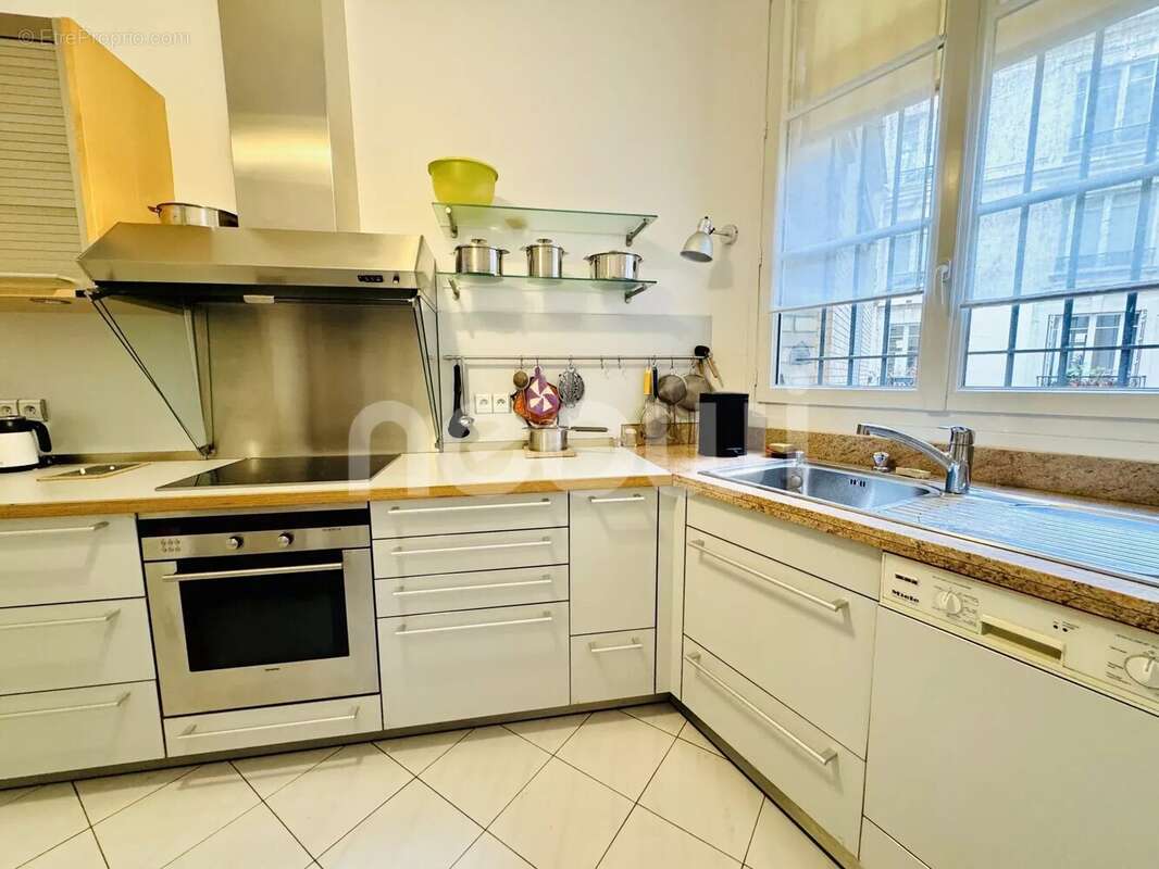 Appartement à PARIS-17E