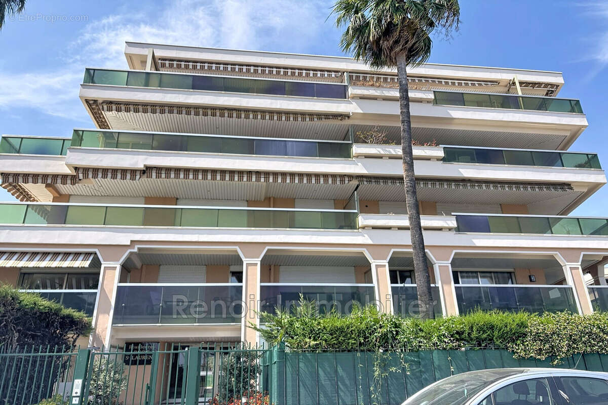Appartement à SAINT-LAURENT-DU-VAR
