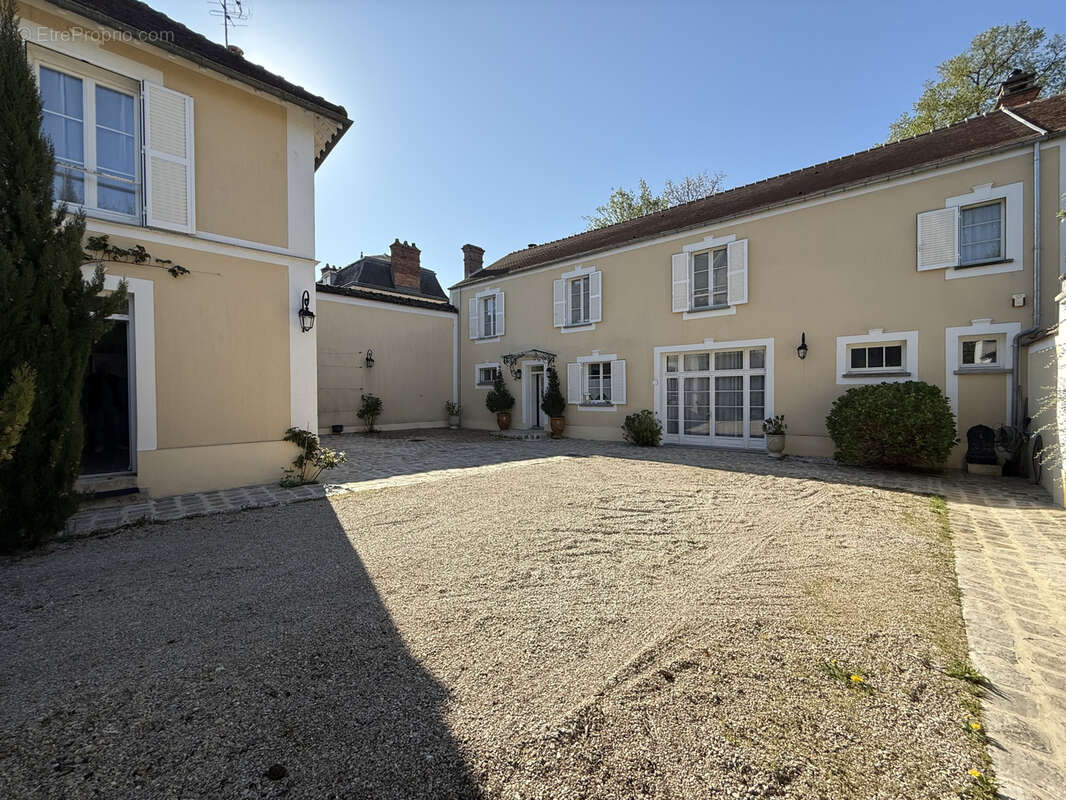 Maison à VULAINES-SUR-SEINE