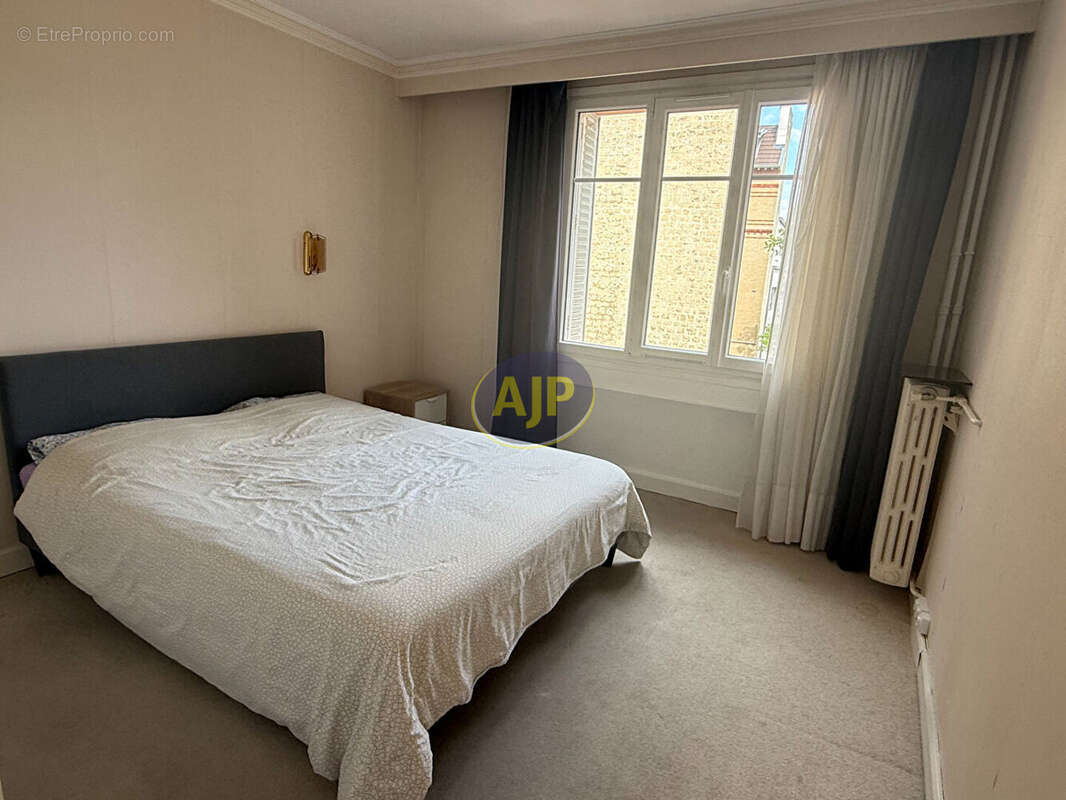 Appartement à COURBEVOIE