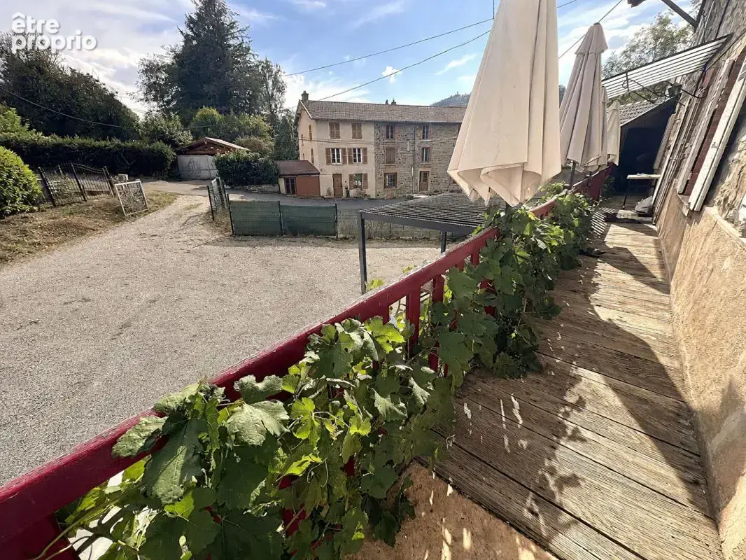 LAMURE SUR AZERGUES. Ancien moulin 285m2 avec dépendance, cour et jardin - photo 4