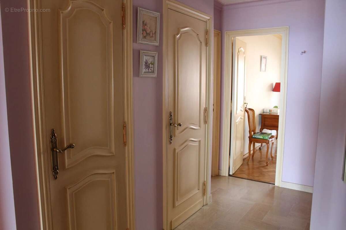 GRASSE, Beau 3 P 70m2 Terrasses vue parking intérieur - photo 9