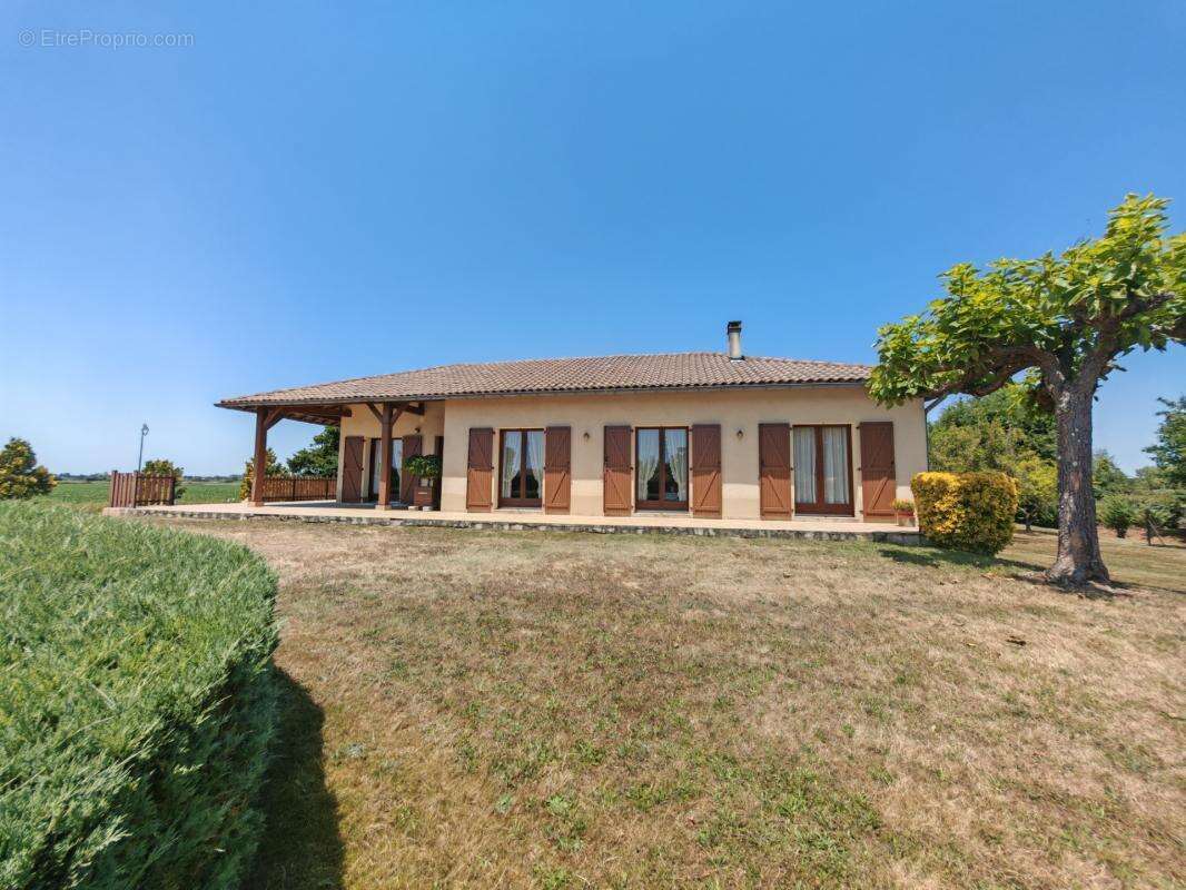 Maison de 145 m² en parfait état avec sous-sol intégral - 5 min de Riscle - photo 15