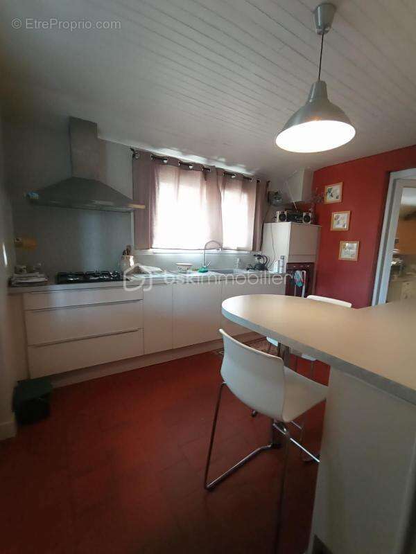 Maison de caractère R+1 de 166m² - photo 8