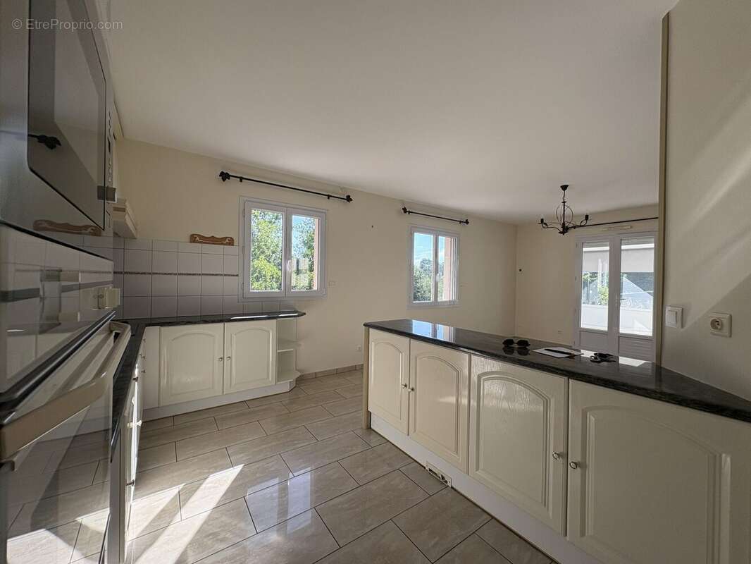 Maison 149 m² à Villedieu-Les-Poeles  - photo 5