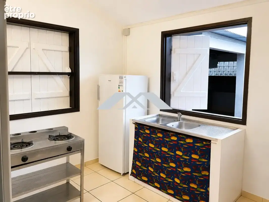 Maison 90 m² à Saint-Benoit  - photo 4