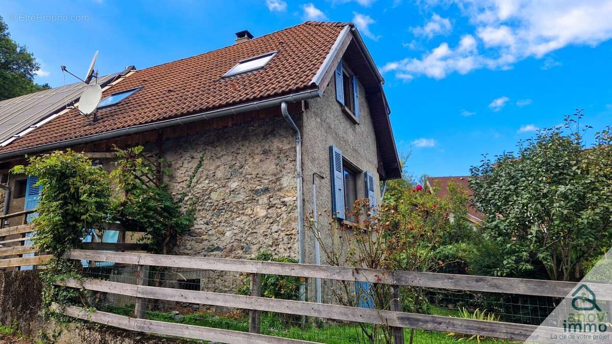 Maison à SAINT-MURY-MONTEYMOND