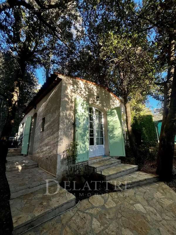 Maison à ROQUEFORT-LES-PINS