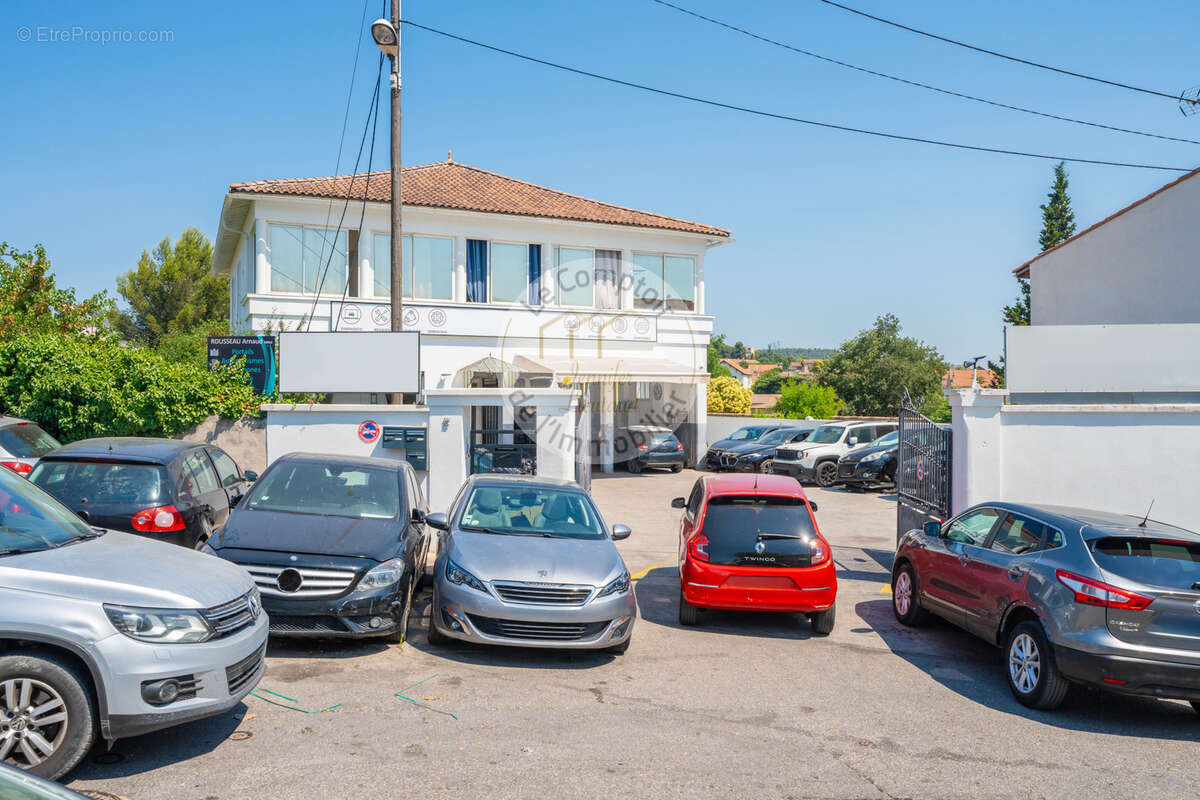 Commerce à LES PENNES-MIRABEAU