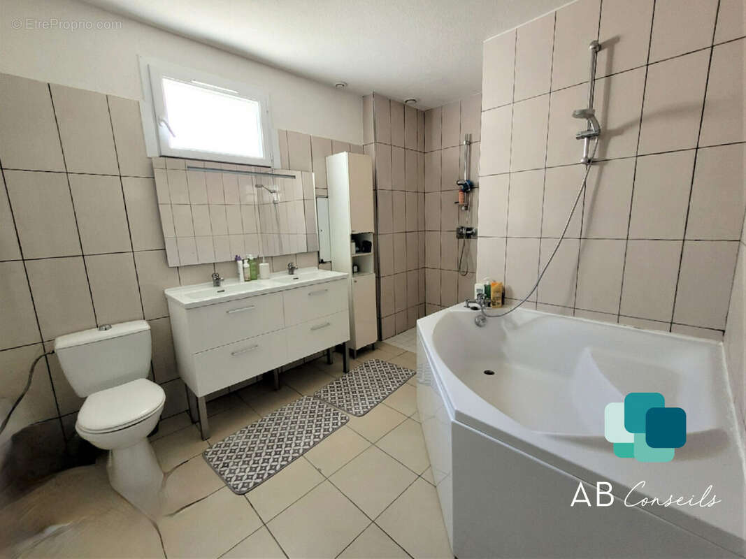 Maison à SAINT-LEGER-DU-BOURG-DENIS