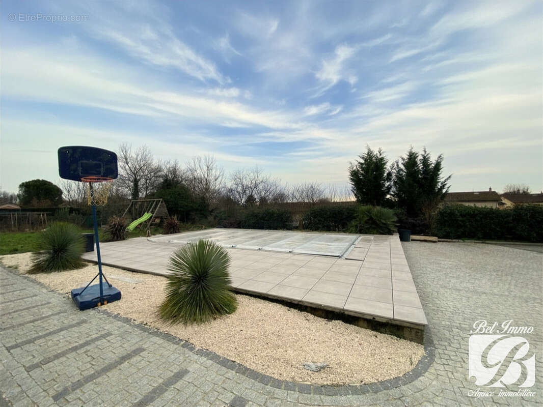 Maison à BOURG-SAINT-CHRISTOPHE