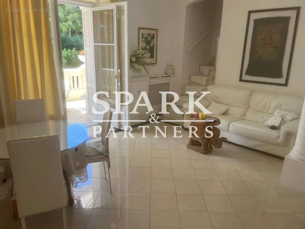 Appartement à ROQUEBRUNE-CAP-MARTIN