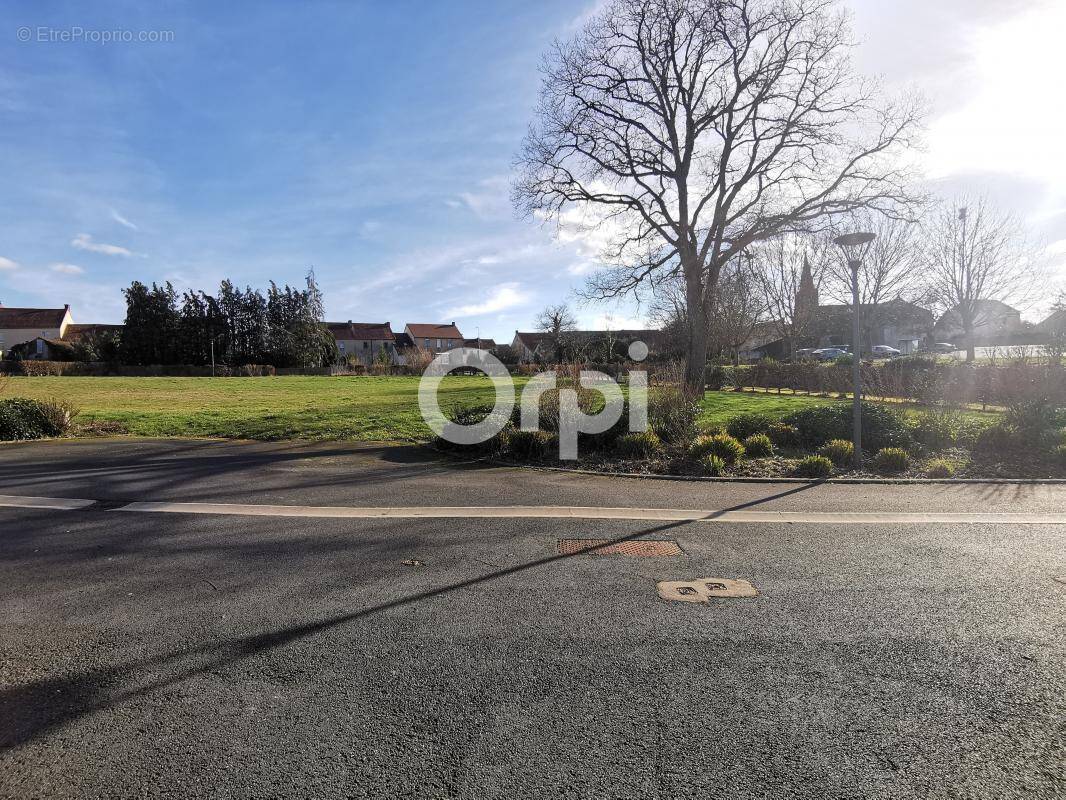 Terrain à DURDAT-LAREQUILLE