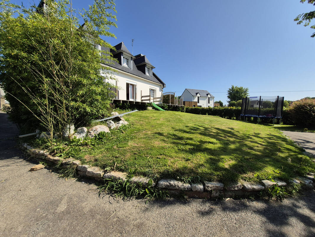 Maison à TREGOUREZ