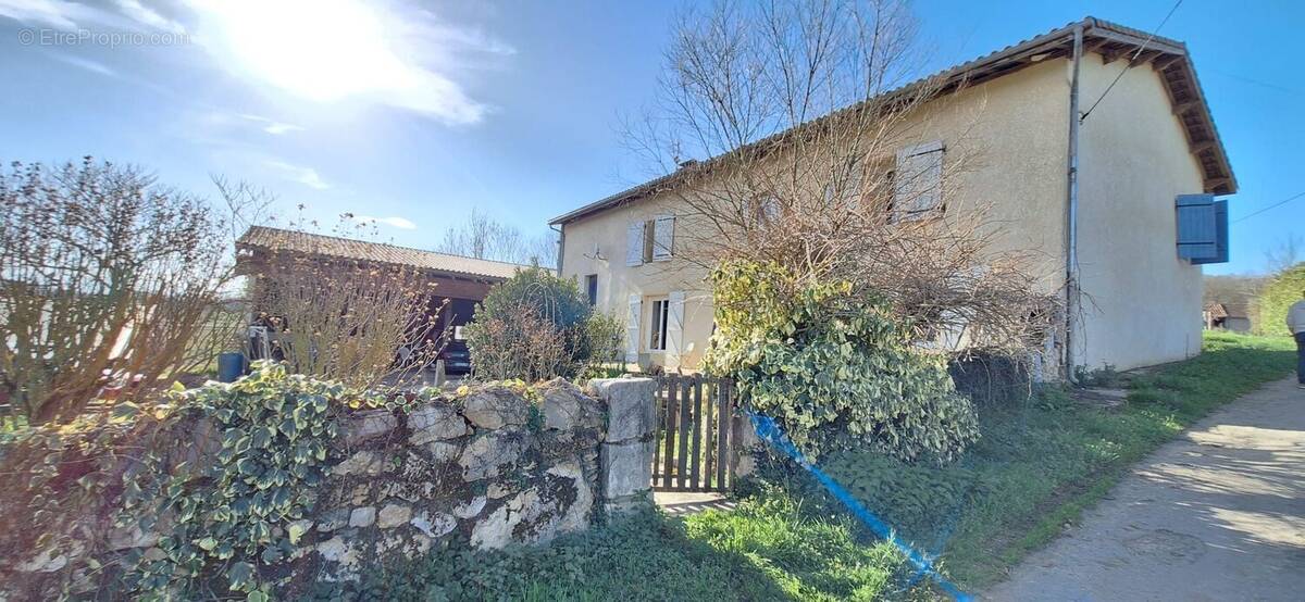 Maison à MONLEON-MAGNOAC