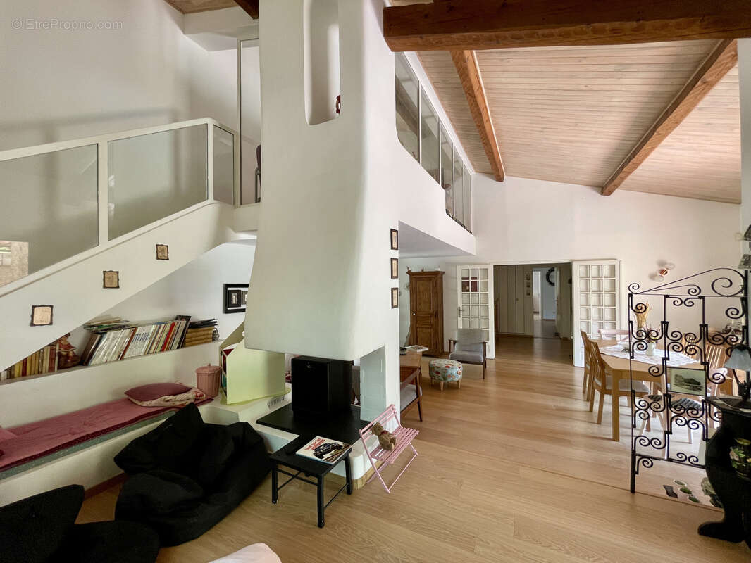 Maison à CUGES-LES-PINS