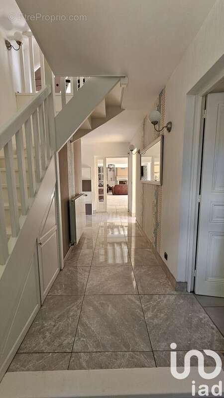 Photo 3 - Maison à CHATENAY-SUR-SEINE