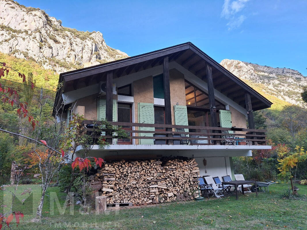 Maison à BESSEDE-DE-SAULT