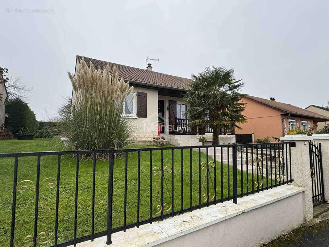 Maison à SAINTE-MENEHOULD