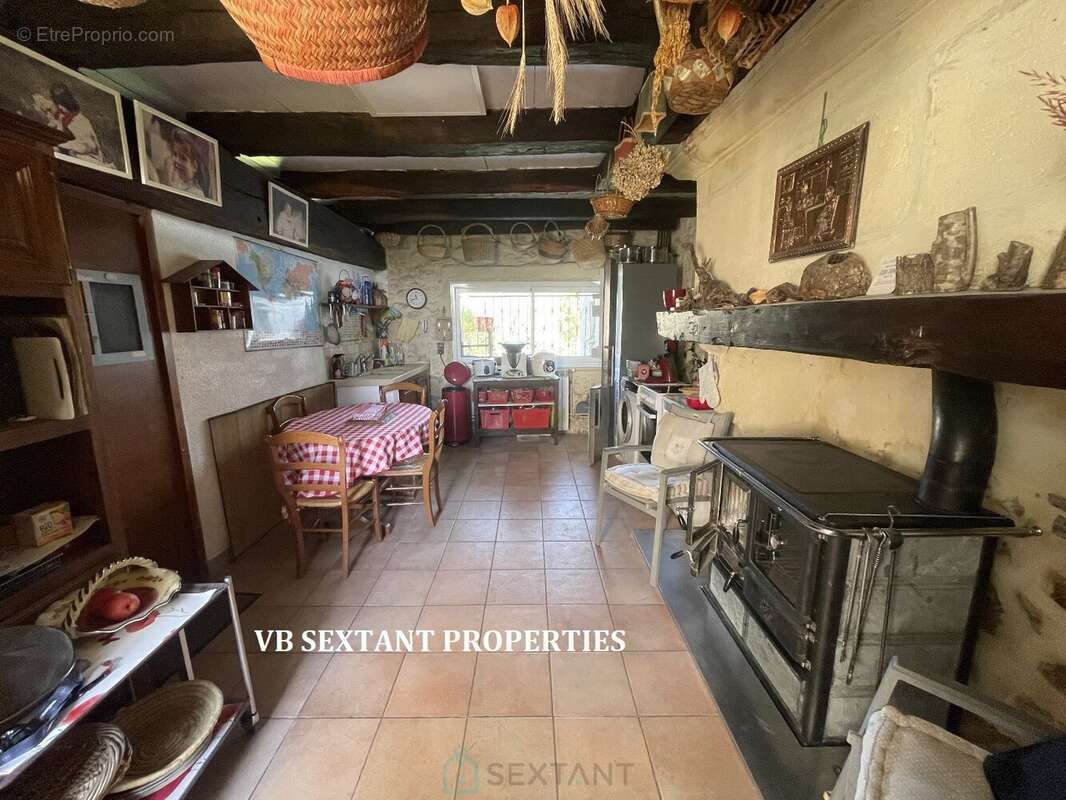 Entre- Deux- Mers, À 15mn de Saint-Émilion et 50 mn de Bordeaux,  coup de coeur pour ce  domaine de 13 hectares, rare et emprein - photo 13
