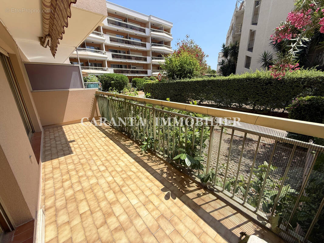 Vente appartement 2 pièces Sainte-Maxime avec terrasse et parking - photo 2