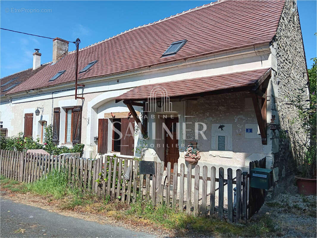 À Monthou sur Cher, Maison ancienne à rafraîchir. - photo 13