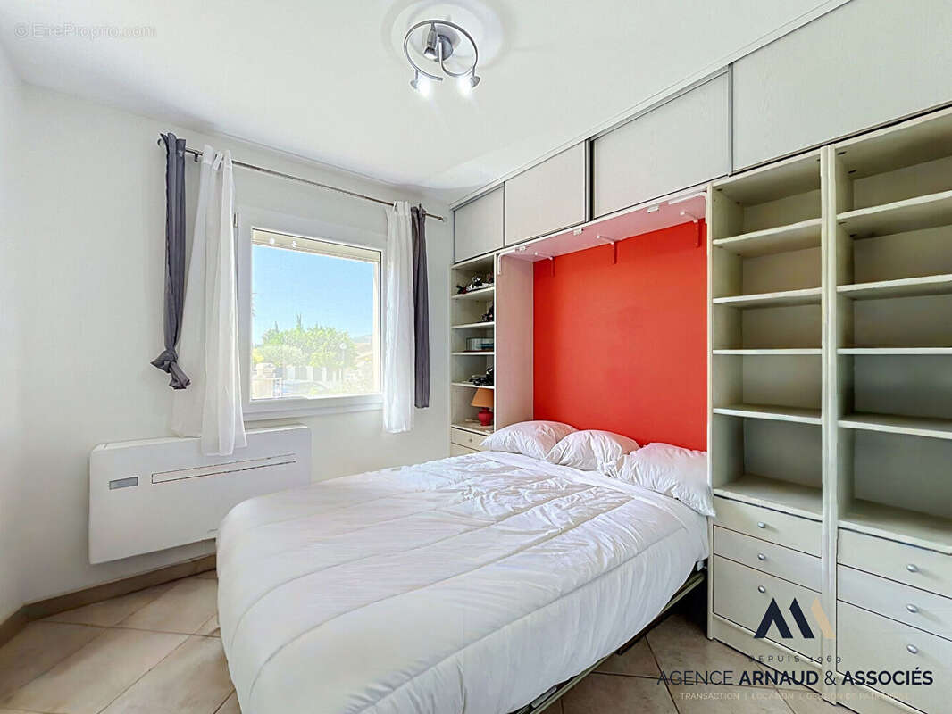 Exclusivité à Saint Cyr sur Mer : Charmante maison 4 pièces avec grand jardin - photo 8
