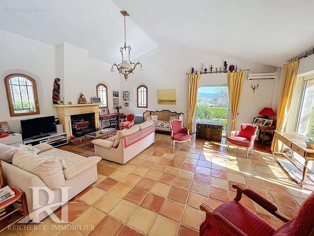 Maison à SAINT-CEZAIRE-SUR-SIAGNE