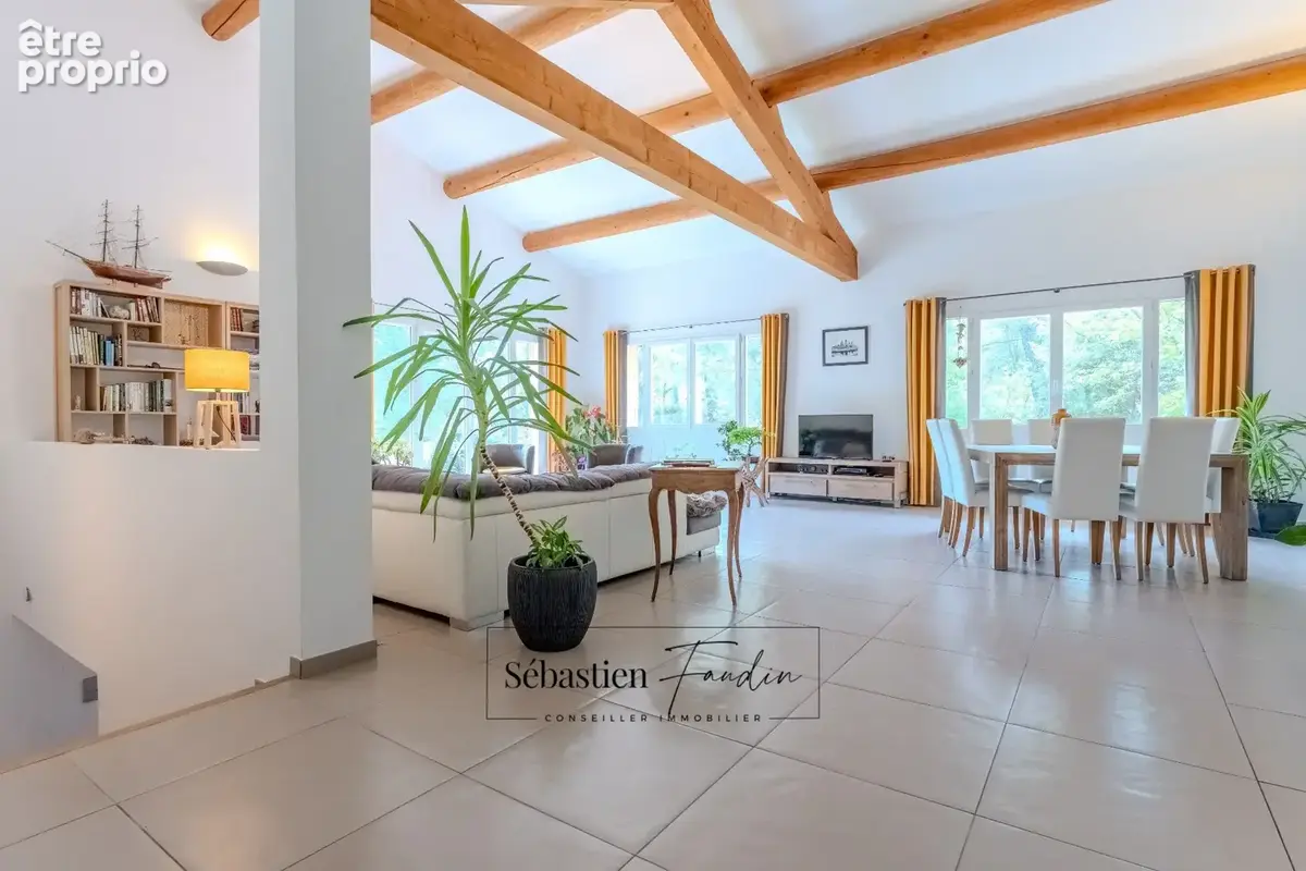 Domaine à vendre à Rousset à 15 minutes d'Aix-en-Provence - 8 000 m² - plusieurs logements - 262 m² habitables - calme absolu -  - photo 8