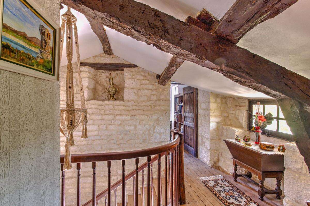 Maison à VILLENEUVE-SUR-VERE