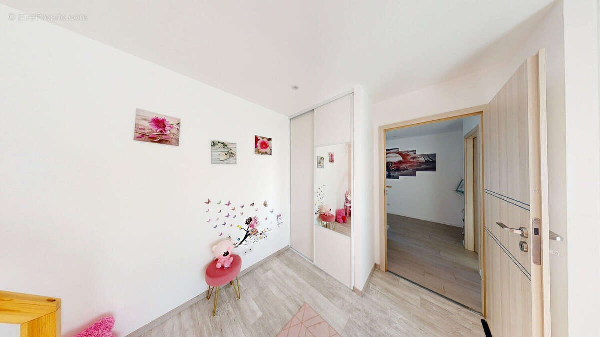 Maison à SERRE-LES-SAPINS