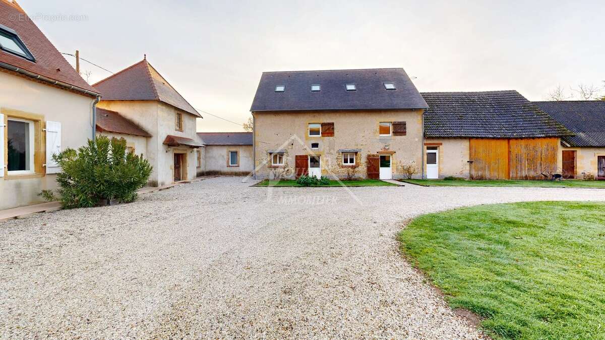 Maison à DOMPIERRE-SUR-BESBRE