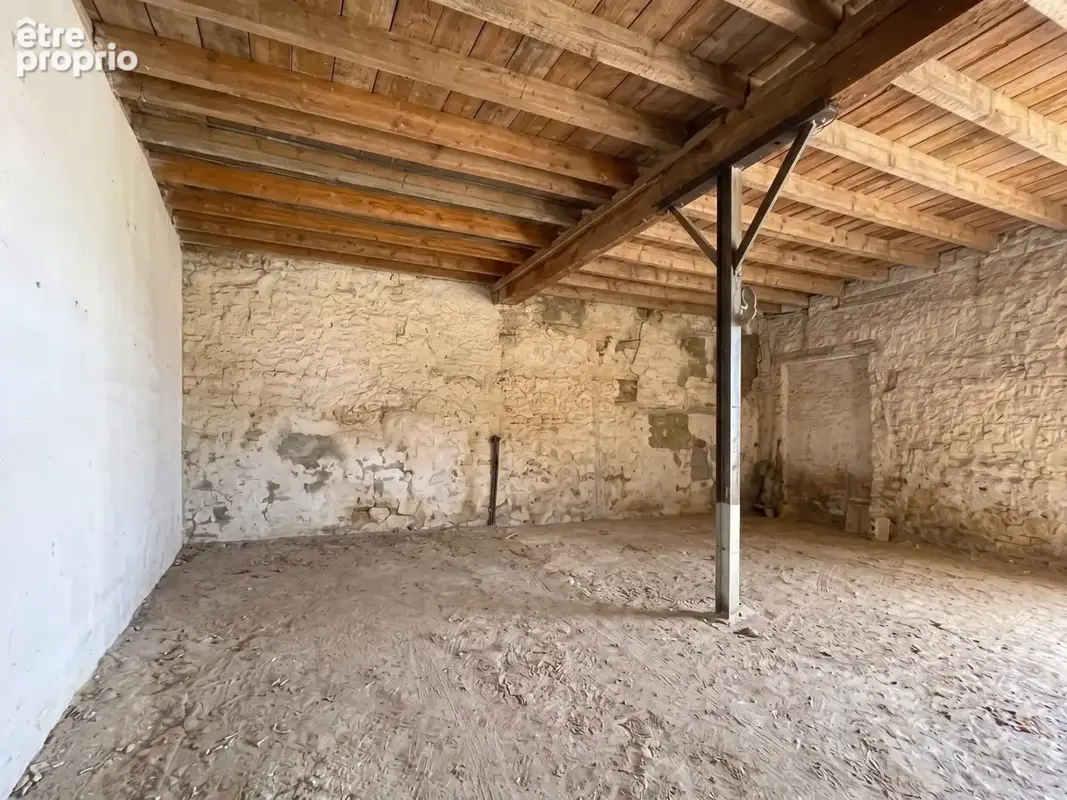Grande grange de plain-pied au cœur de Fay-aux-Loges - photo 2