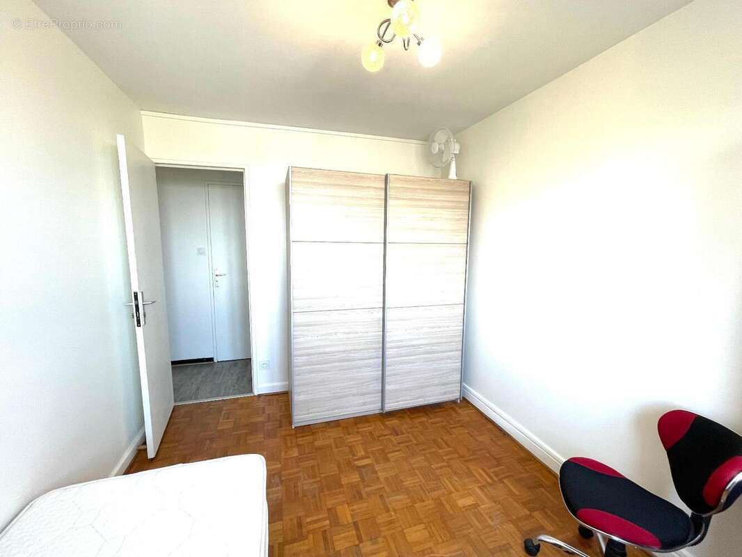   - Appartement à VILLEURBANNE