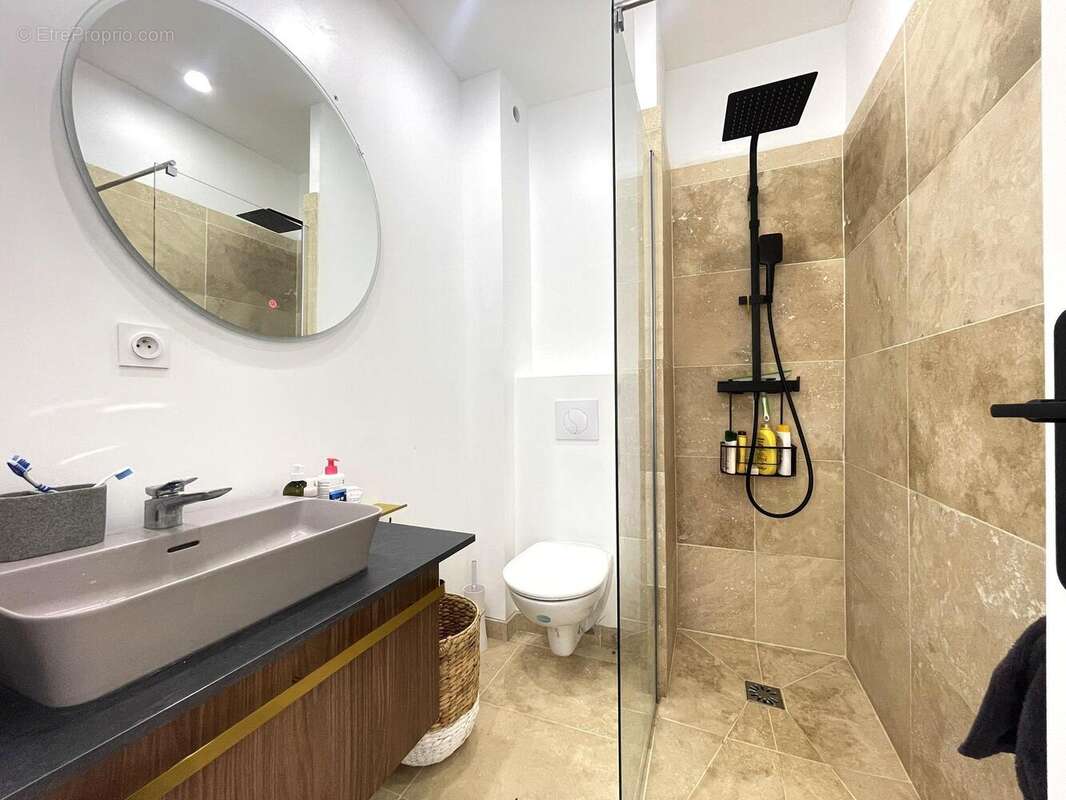 Salle d'eau - centre ville Nîmes - Appartement à NIMES