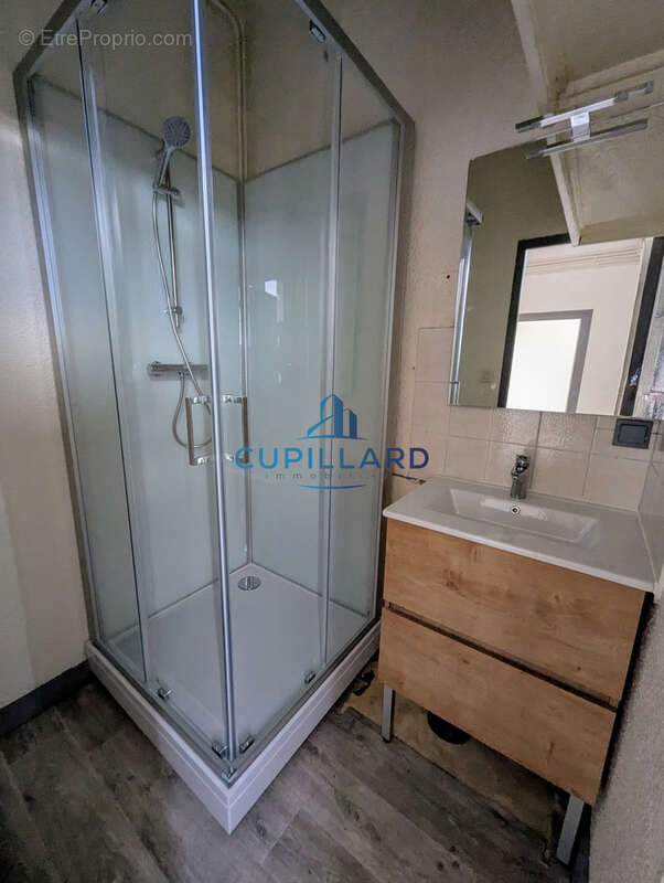 Appartement à SAINT-GERMAIN-LESPINASSE