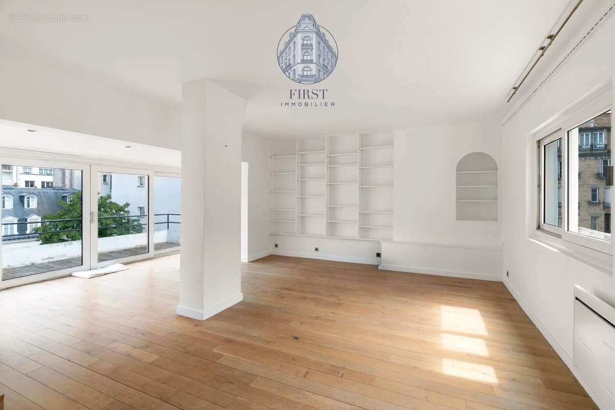 Appartement à PARIS-16E