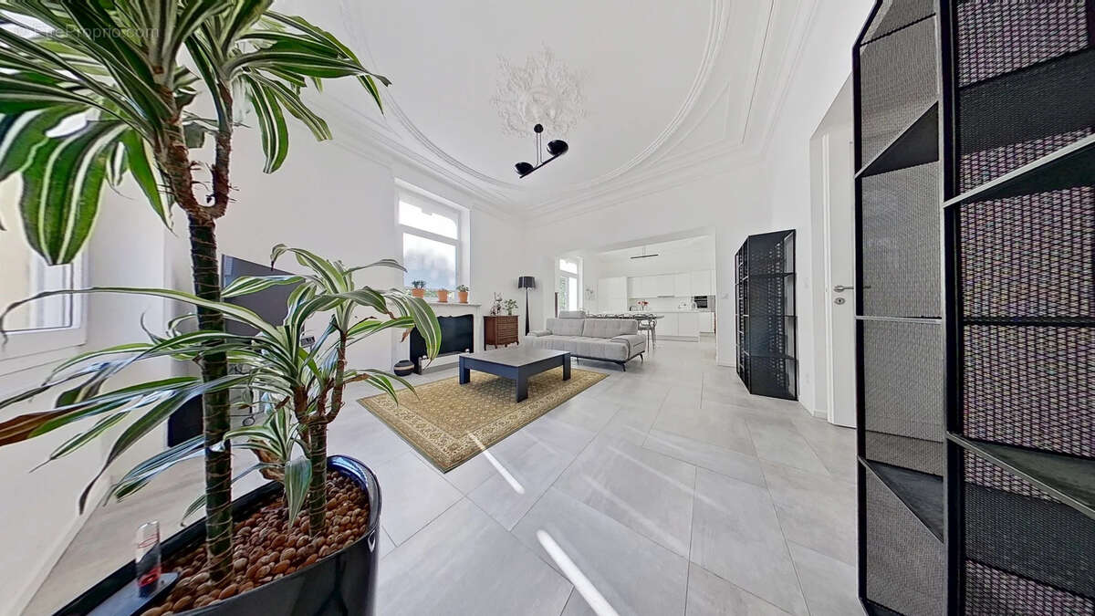 Longwy - Mont-Saint-Martin, Villa d'exception de plus de 400 m2 habitables sur 37 ares de terrain - piscine ch - photo 6