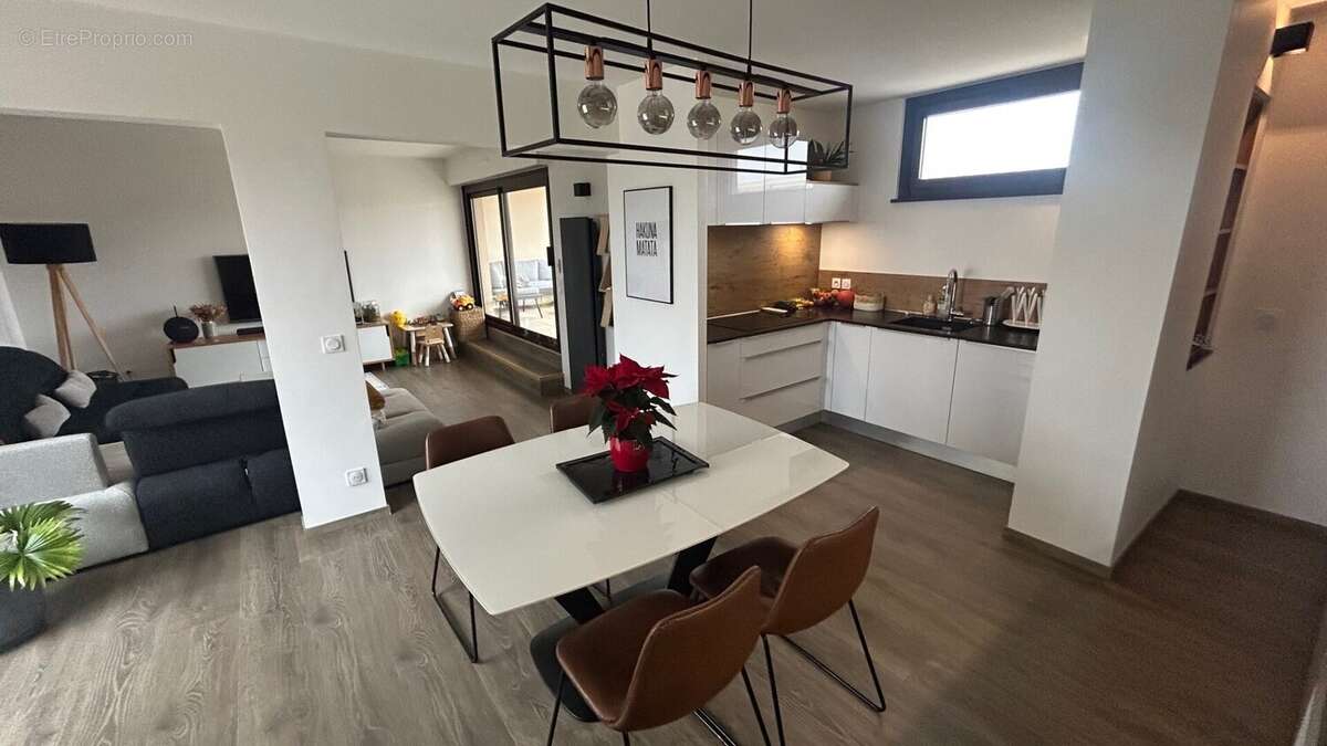 T4 Duplex Attique a Annemasse Cuisine équipée Séjour - Appartement à ANNEMASSE