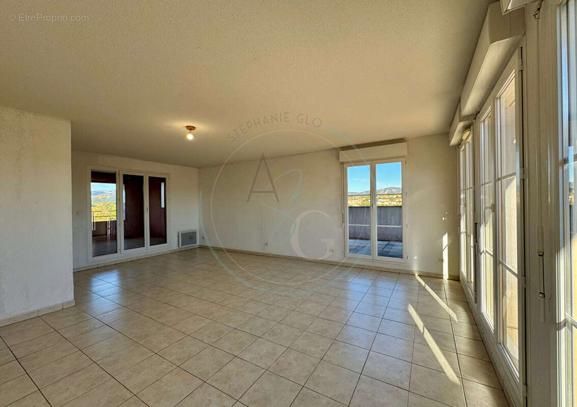 Appartement à COGOLIN