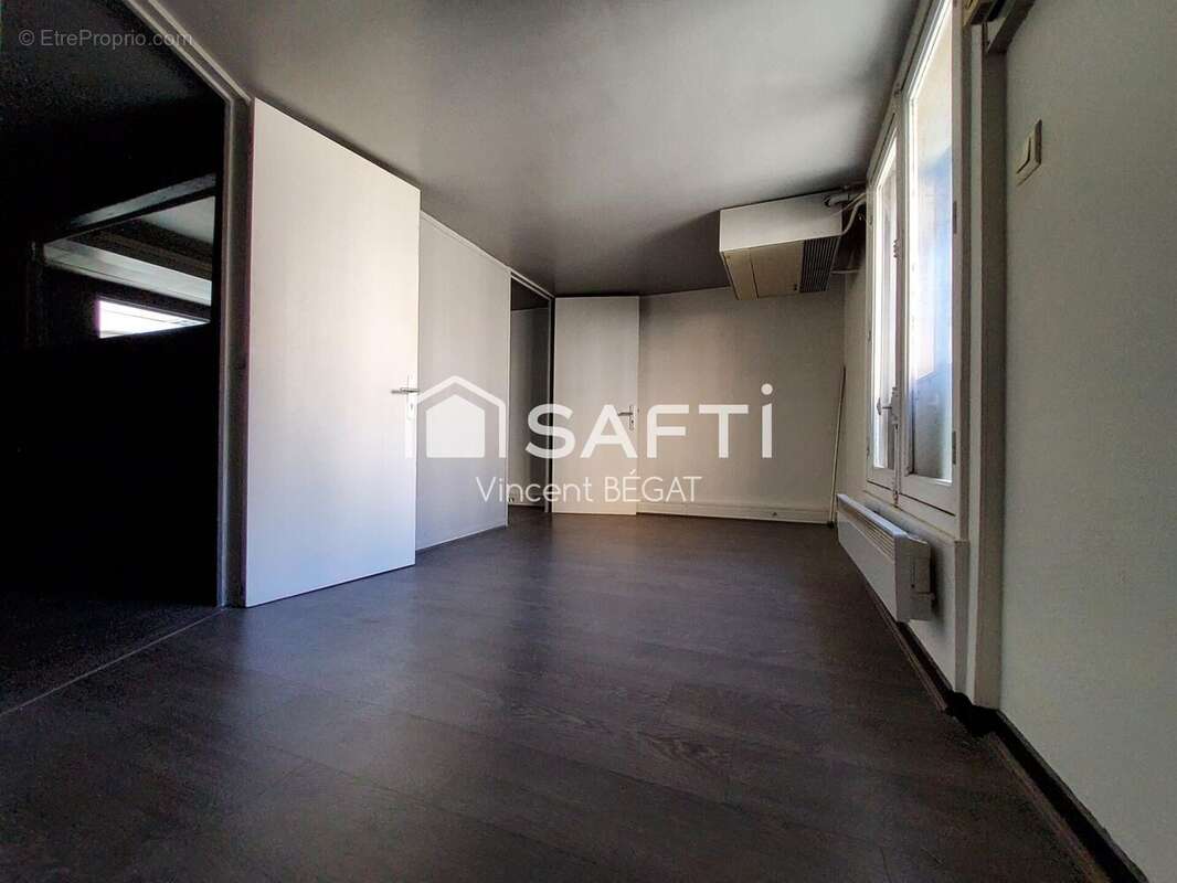 Photo 3 - Commerce à MONTEREAU-FAULT-YONNE